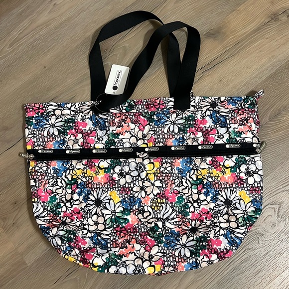 Lesportsac Handbags - LeSportsac NWT Roving Floral Zip Top Tote